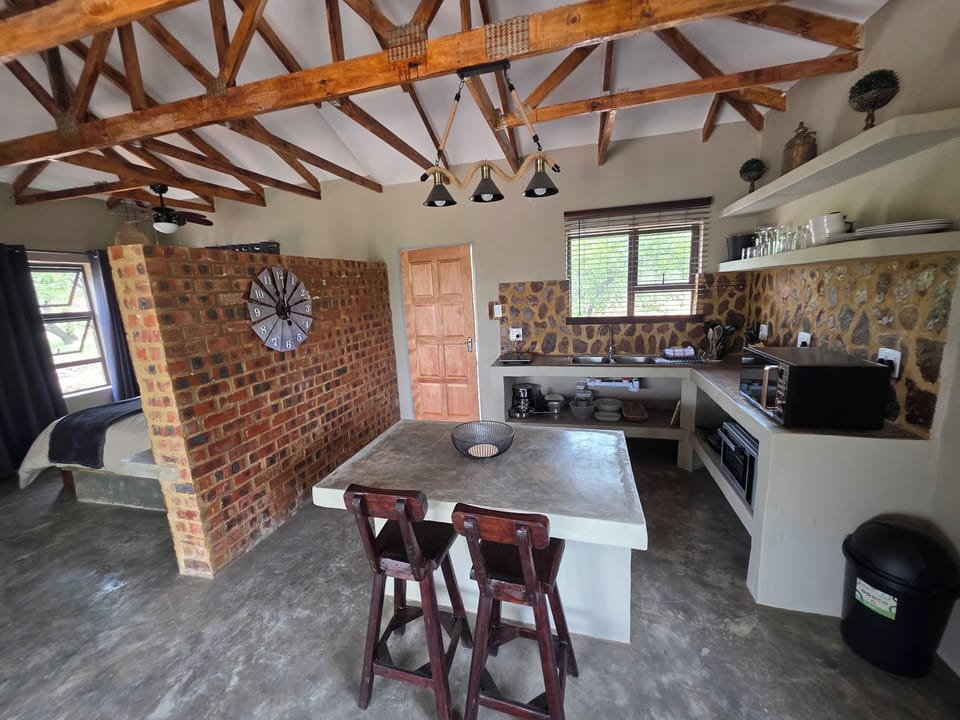 Deluxe Villa, Valley View | Private kitchen | Full-size fridge, microwave, stovetop, cookware/dishes/utensils