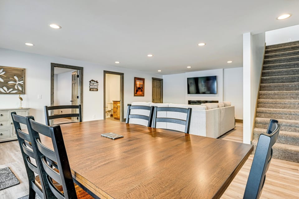 House (5 Bedrooms) | Interior