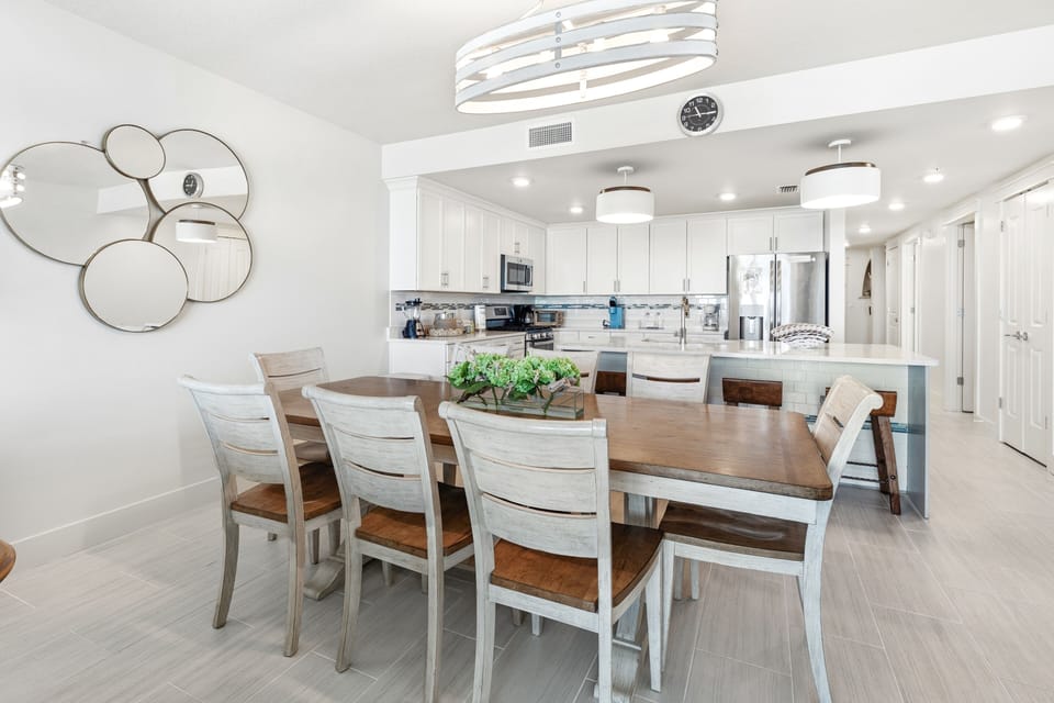 Condo, 4 Bedrooms | Dining