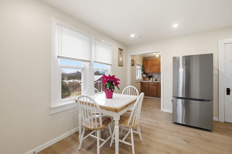 House, 4 Bedrooms | Dining
