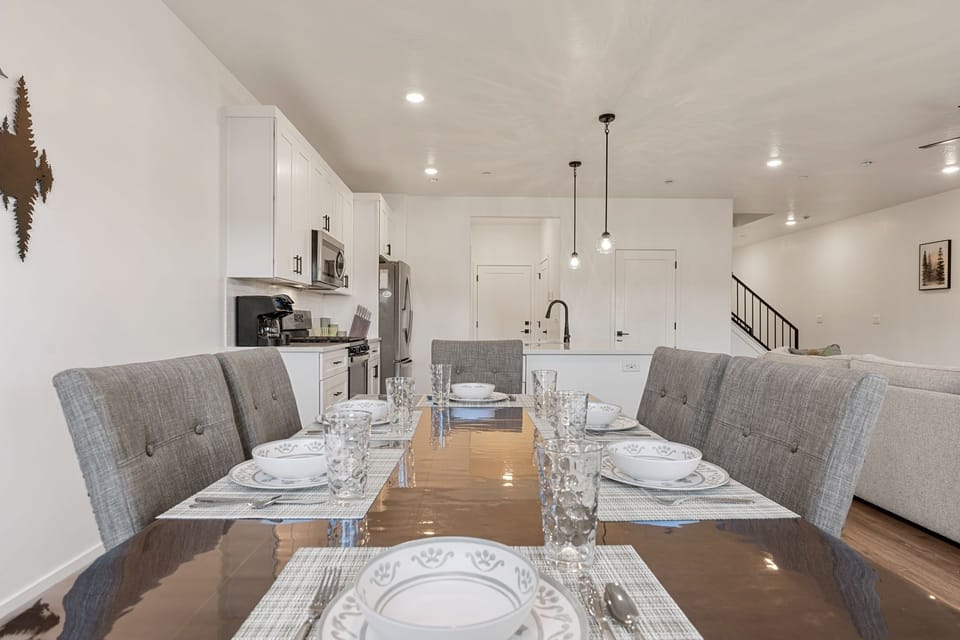 Townhome, 4 Bedrooms | Dining