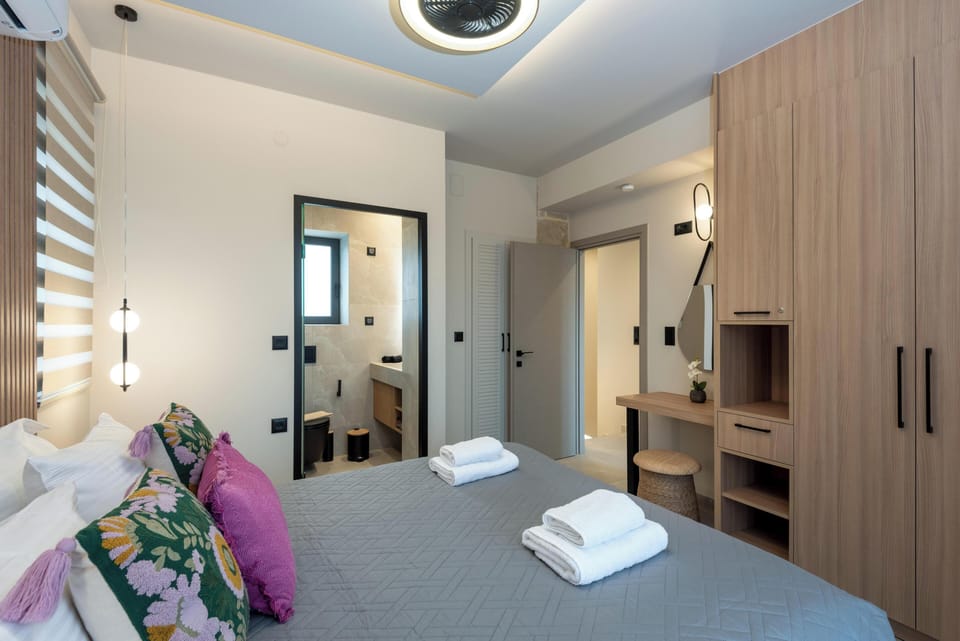 Villa | Blackout drapes, soundproofing, iron/ironing board, free WiFi
