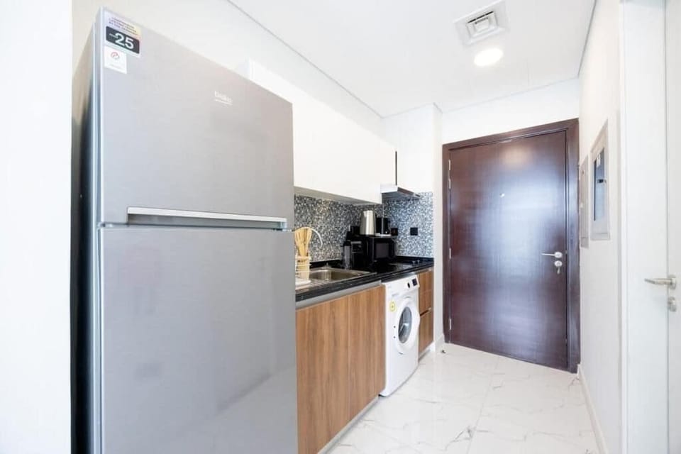 Apartment, Balcony, City View | Private kitchen | Electric kettle