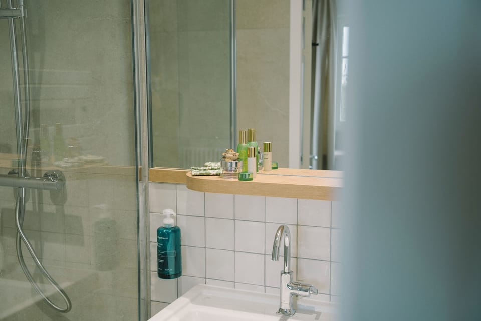 Deluxe Suite, Sea View | Bathroom | Shower, hair dryer, towels, soap