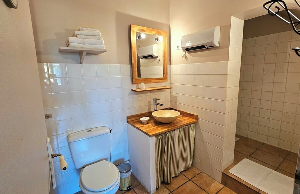 Comfort Triple Room, Garden View | Bathroom