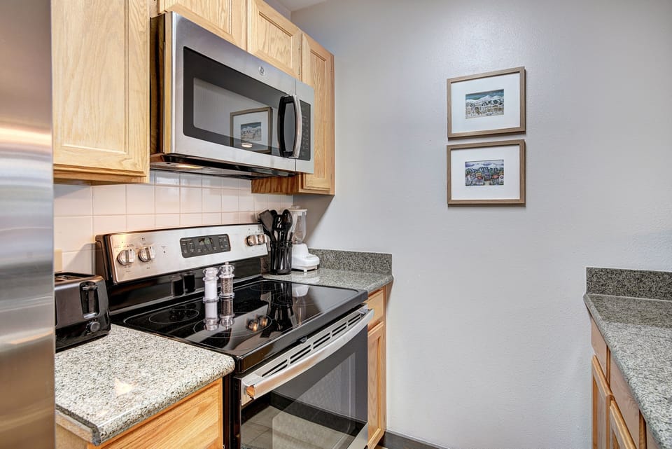 Indoors, Appliance, Microwave, Oven, Cooktop