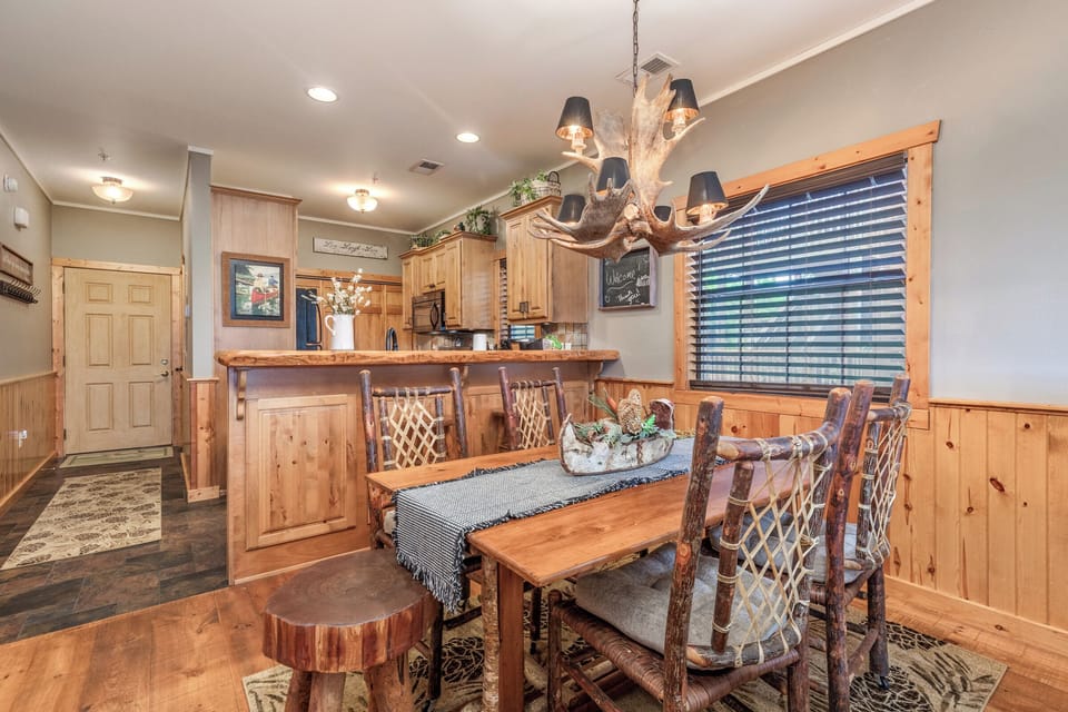 Dining to Kitchen