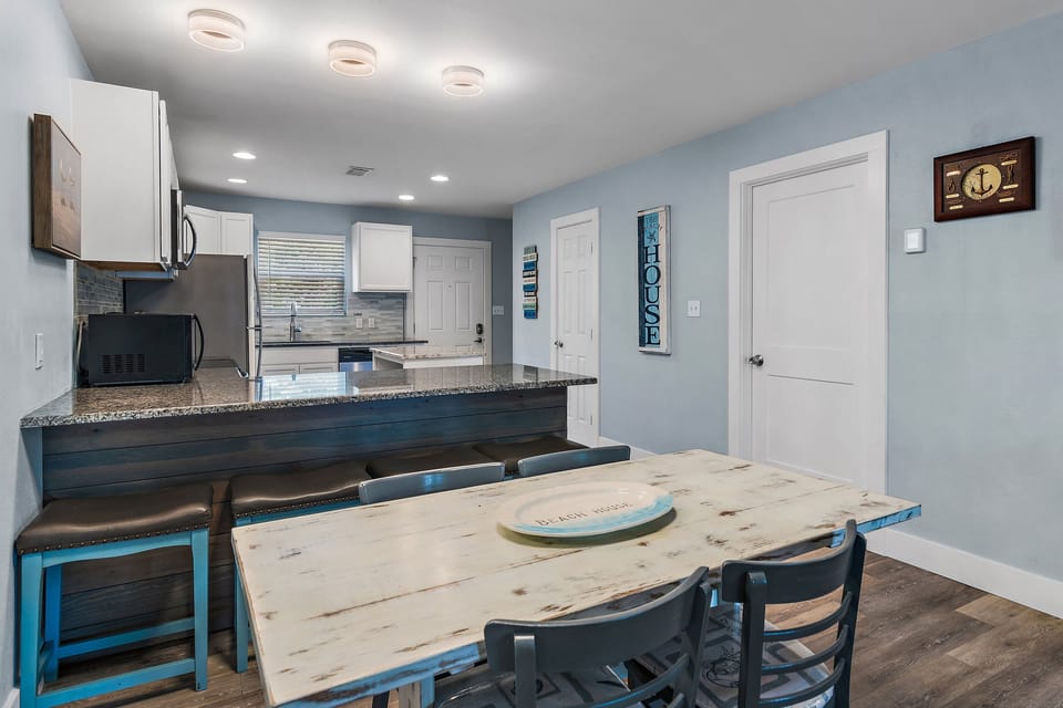 Dining room to kitchen view