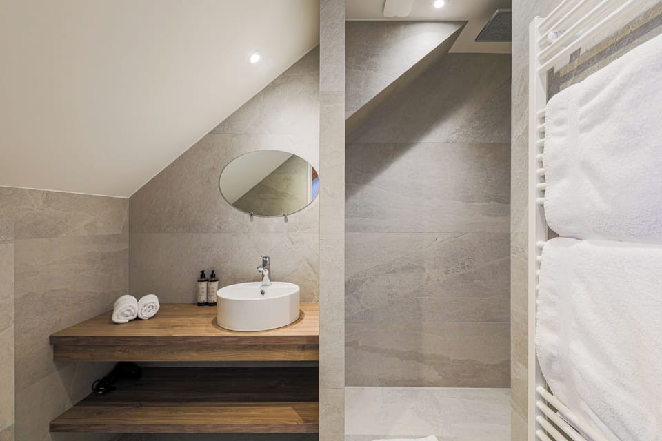 Comfort Quadruple Room | Bathroom