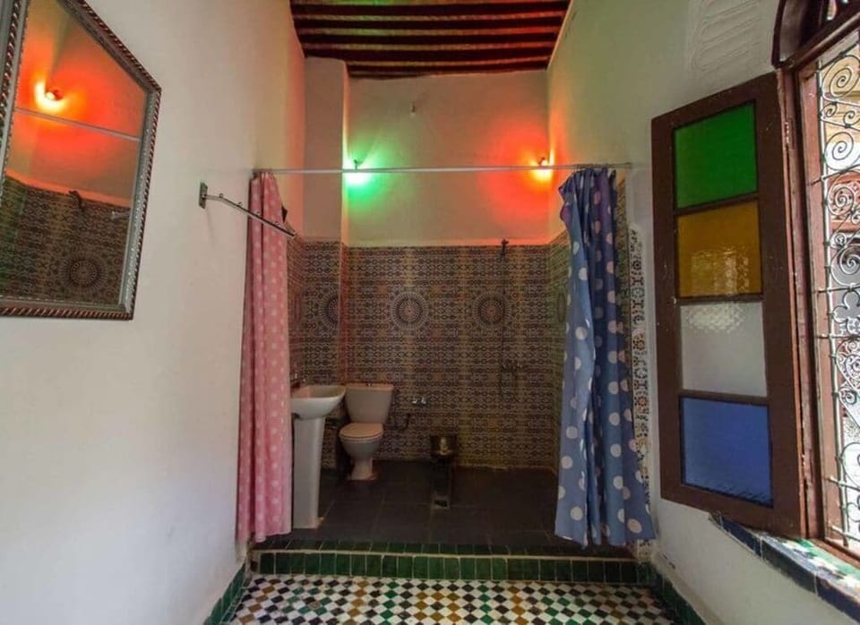 Deluxe Triple Room, Courtyard View | Bathroom | Shower, free toiletries, hair dryer, towels