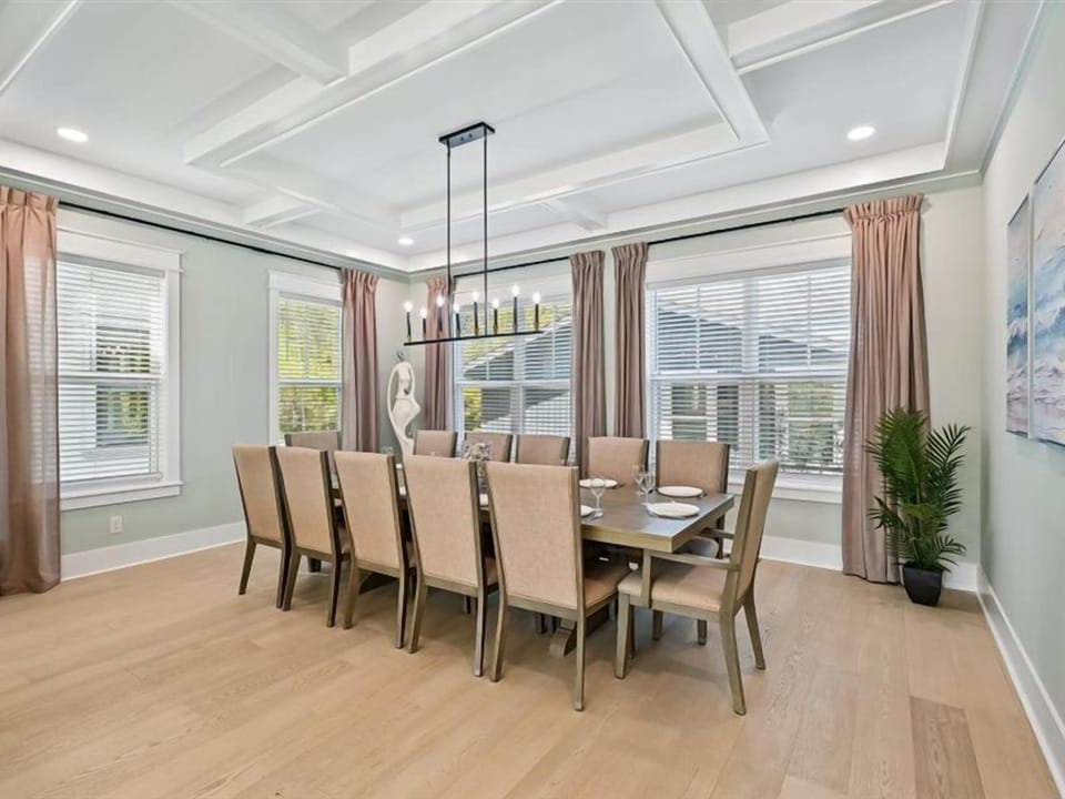 Dining Room with Seating for 10
