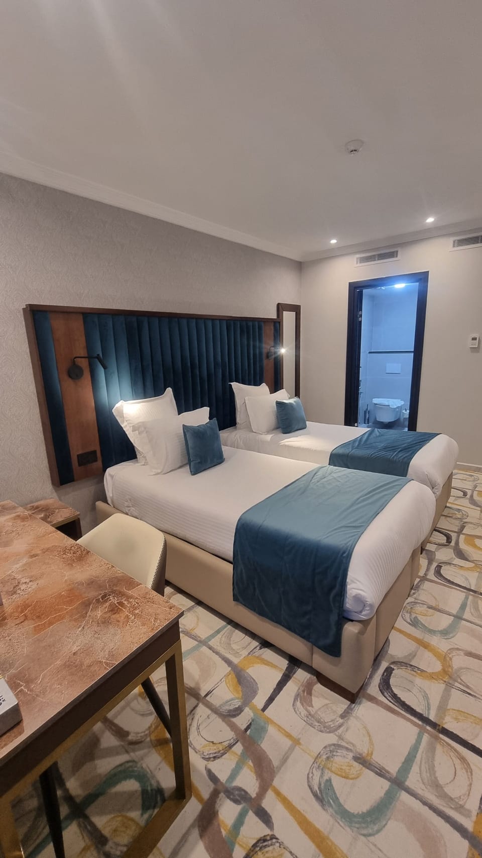 Classic Twin Room | Bathroom | Slippers