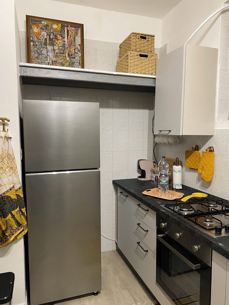 Kitchen, Refrigerator 