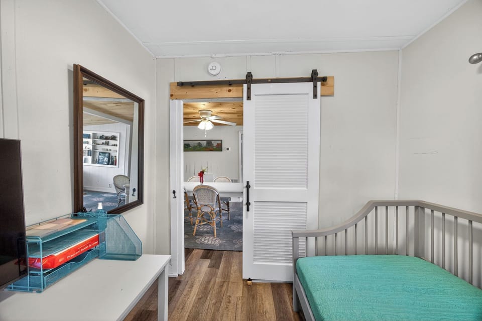 Third Bedroom - Day Bed, Office Space