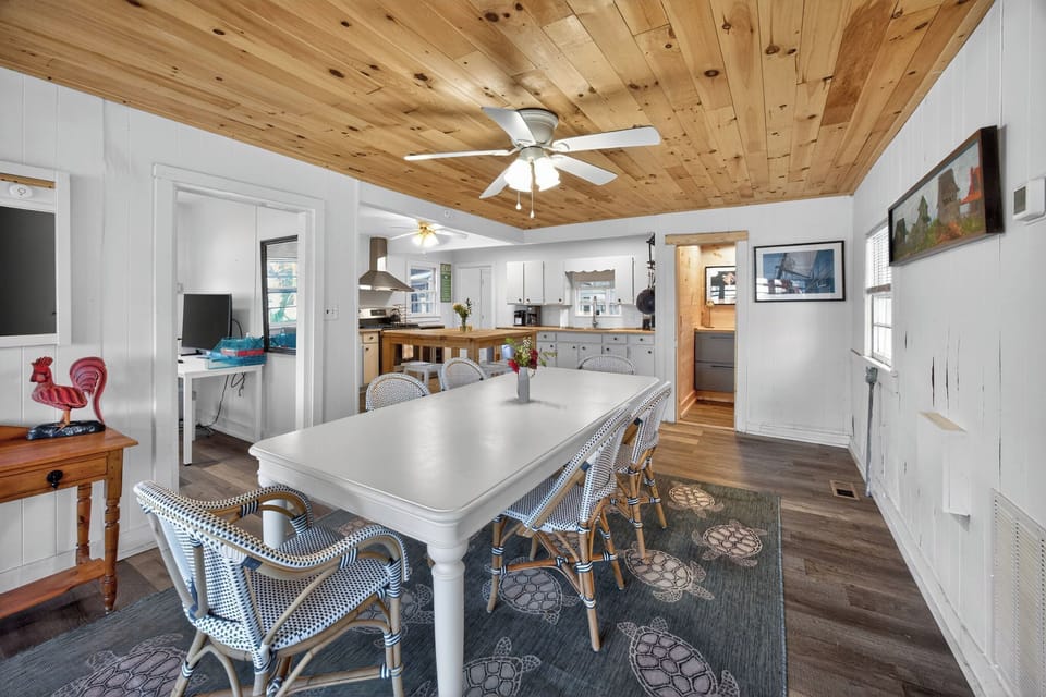 Dining Space - Seating for 6