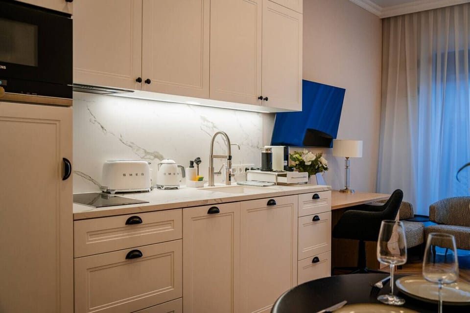 Stylish 28m2 Studio just by the Center of Kraków | Book Now with RENTUJEMY