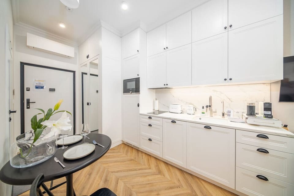 Stylish 28m2 Studio just by the Center of Kraków | Book Now with RENTUJEMY
