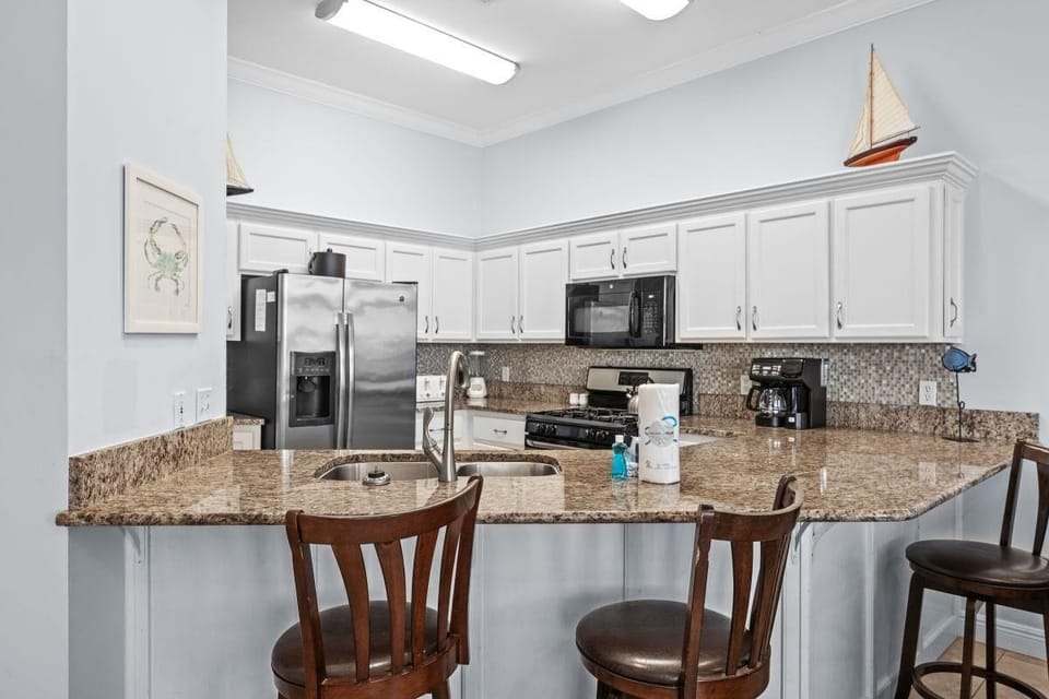House, Multiple Beds (Vantage Pointe 43) | Private kitchen