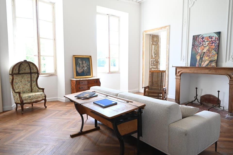 Suite, Garden View | Living area | Table tennis, books