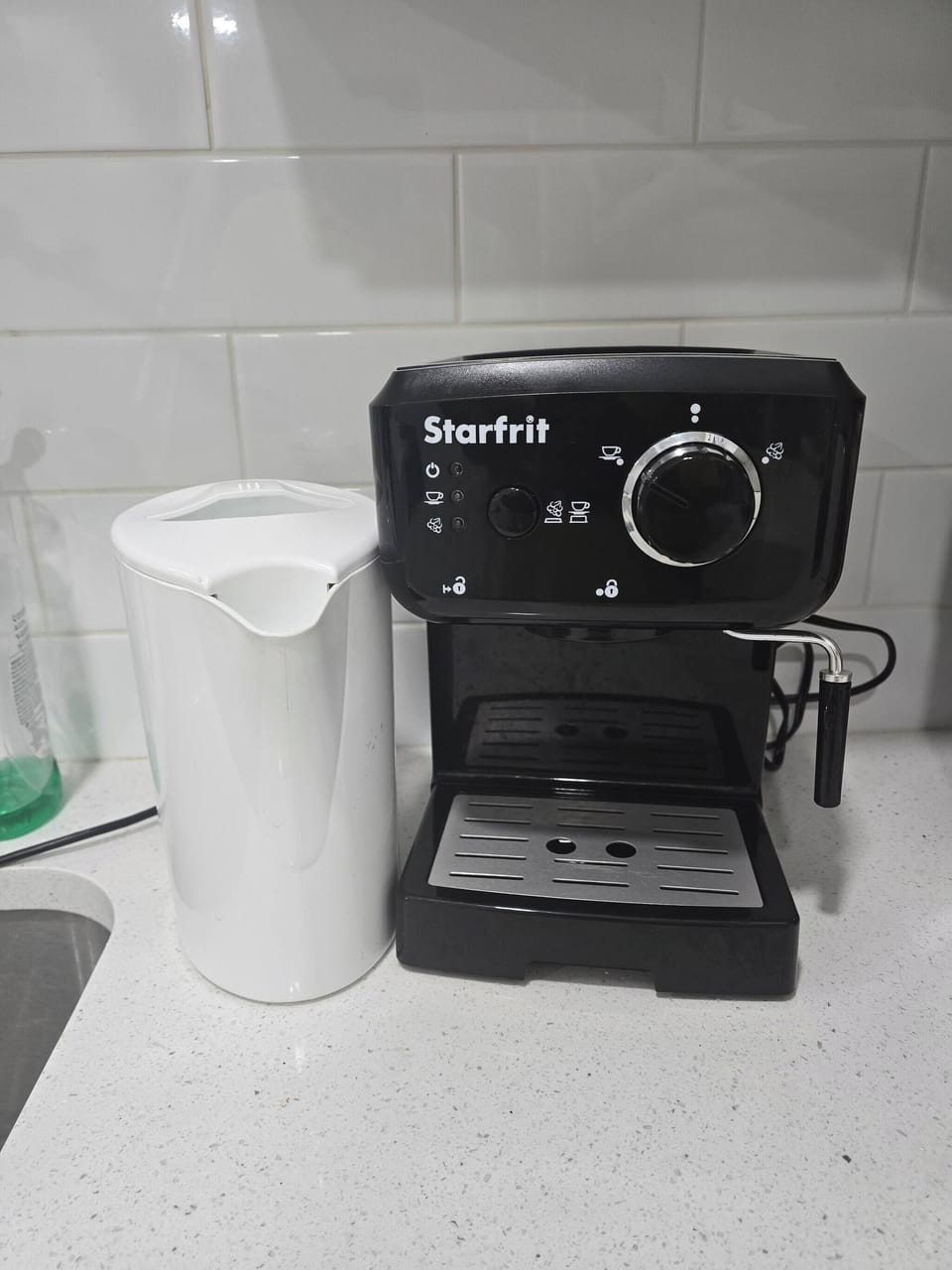 Apartment, 2 Bedrooms | Coffee and/or coffee maker