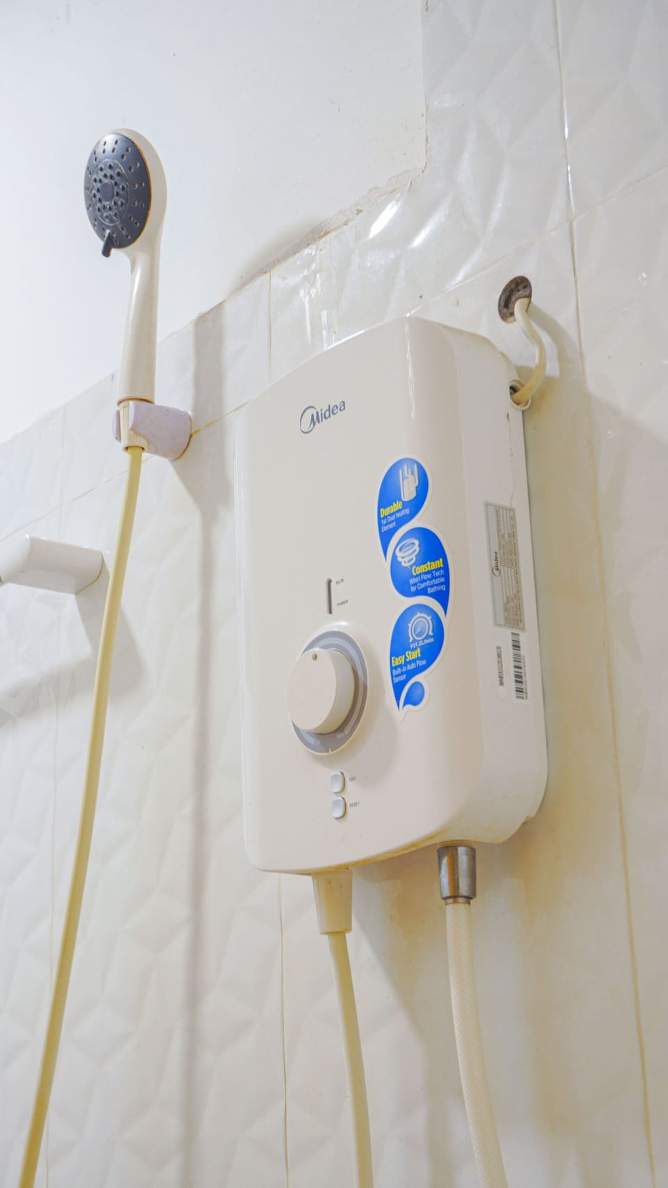 Shower, hair dryer, slippers, bidet