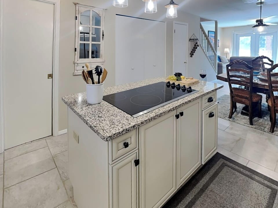 Condo (2 Bedrooms) | Property amenity