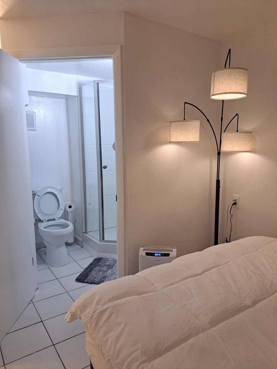 really cool lighting and bathroom