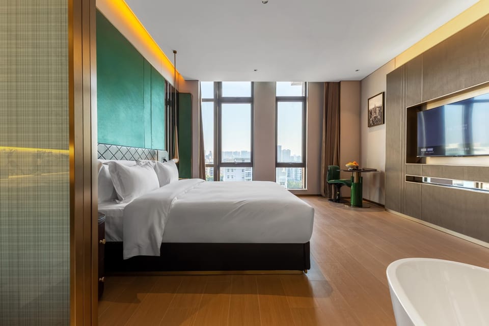 Deluxe Room, 1 King Bed, Non Smoking