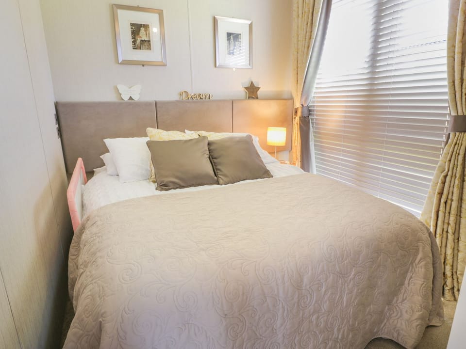 2 bedrooms, individually decorated, individually furnished, free WiFi
