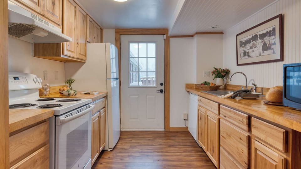 House (1 Bedroom) | Interior