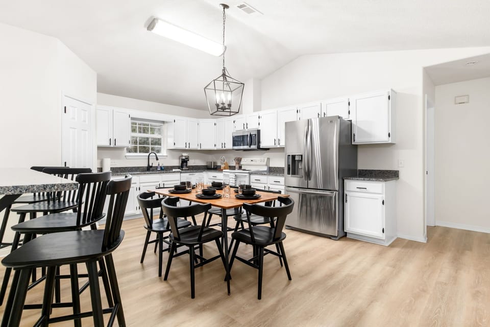 Open Floor Plan Kitchen & Living Room | Watch Kids in Pool While You Cook