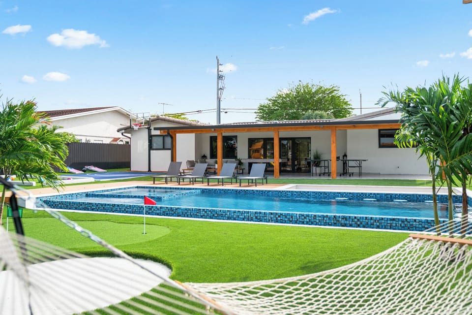 Heated pool, endless comfort!