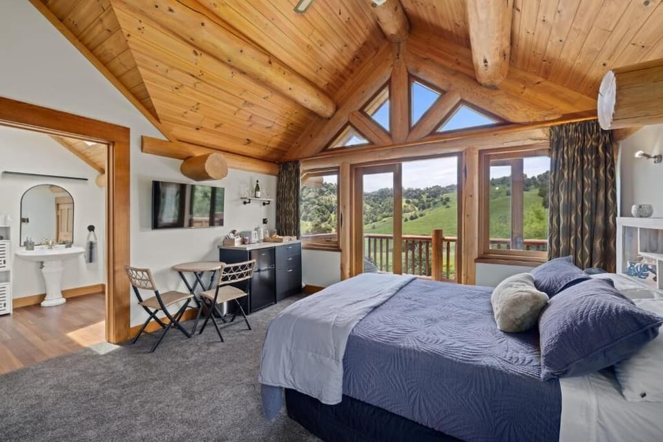 Luxury Double Room, Mountain View | Iron/ironing board, free WiFi