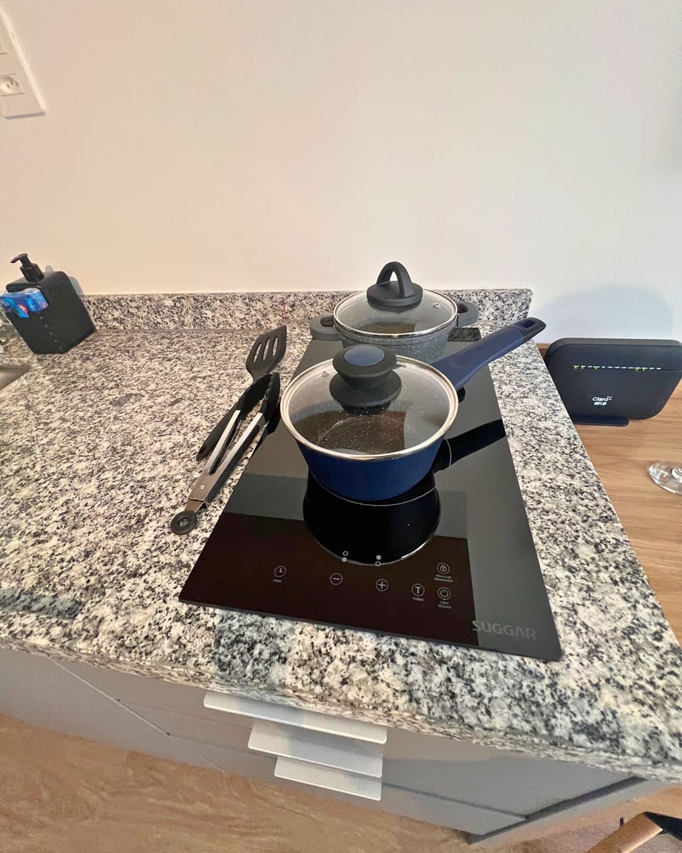 Full-size fridge, microwave, stovetop, cookware/dishes/utensils