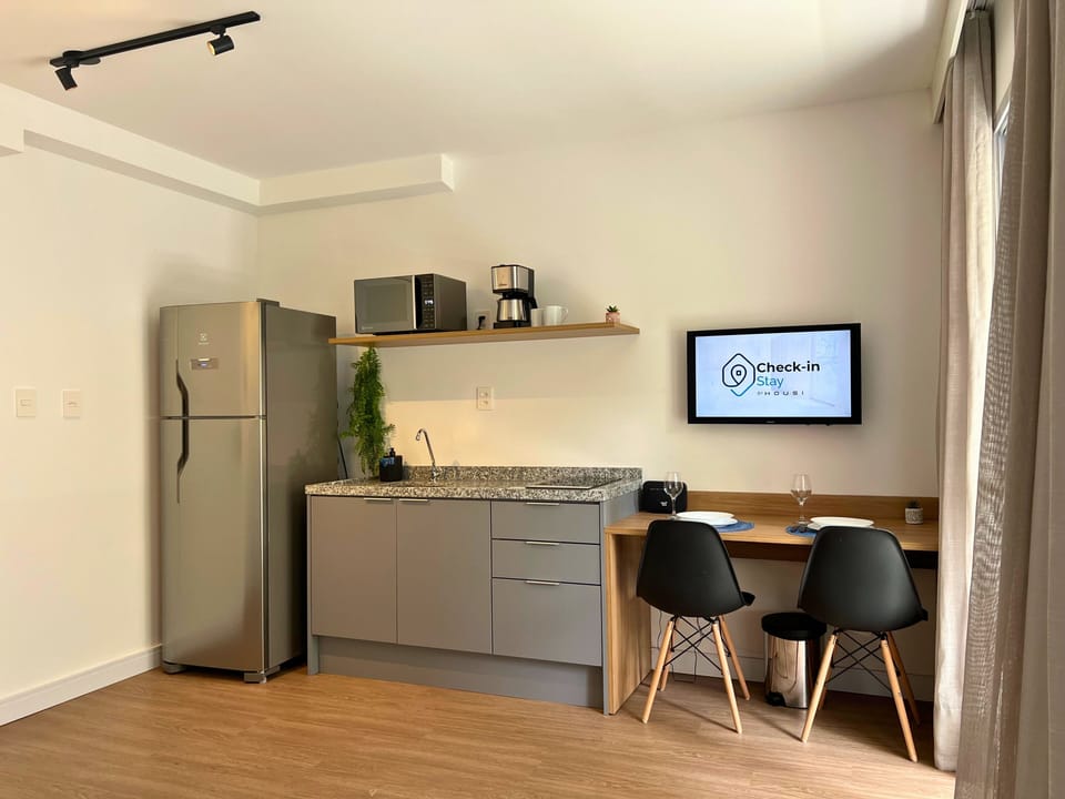 Studio | Private kitchen | Full-size fridge, microwave, stovetop, cookware/dishes/utensils