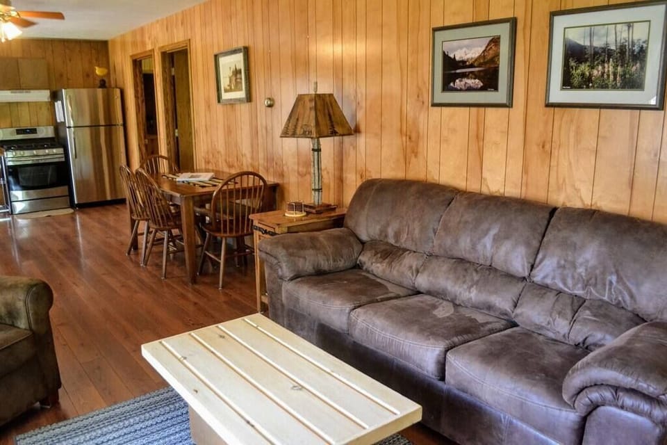 House, Multiple Beds, Fireplace (NR #15) | Living area