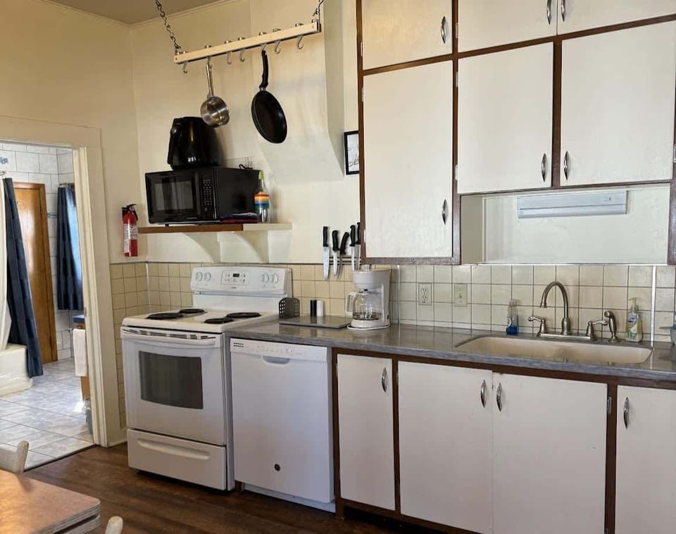 House, Multiple Beds, Kitchen (Margeson) | Private kitchen