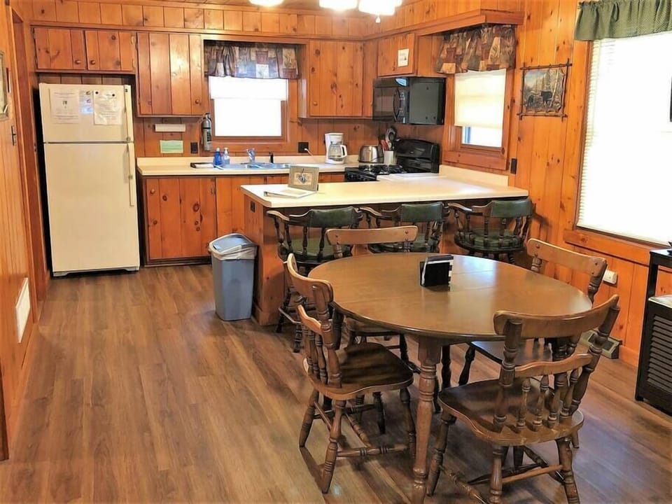 Cabin, Multiple Beds, Kitchen, Garden View (Old Stoney's Bass) | Private kitchen