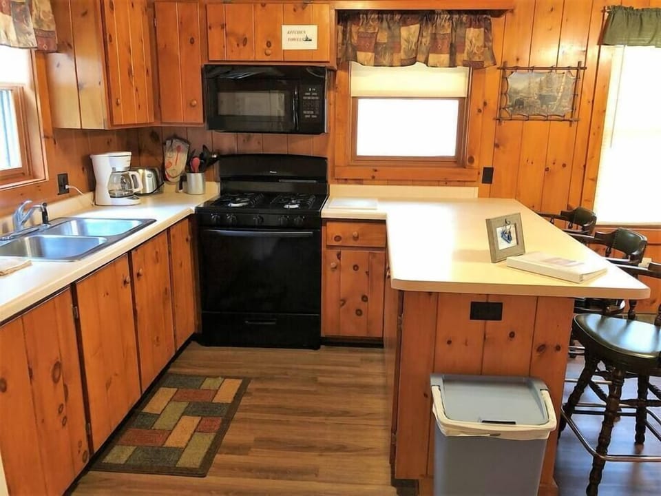 Cabin, Multiple Beds, Kitchen, Garden View (Old Stoney's Bass) | Private kitchen