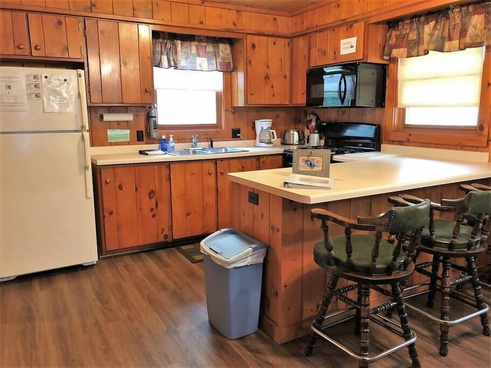 Cabin, Multiple Beds, Kitchen, Garden View (Old Stoney's Bass) | Private kitchen