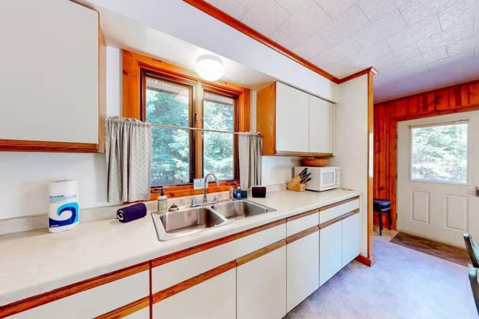 House, Multiple Beds, Kitchen, Garden View (Pine & Paddle) | Private kitchen
