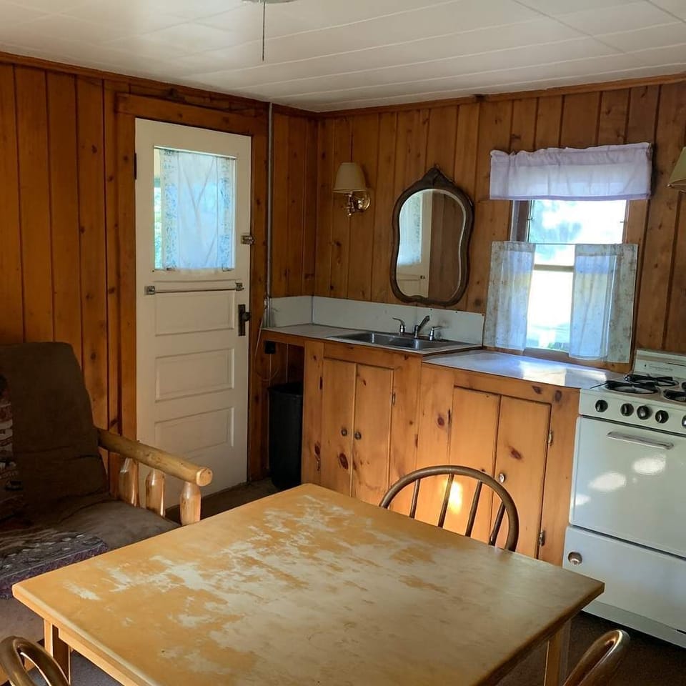 Cabin, Multiple Beds, Kitchen, Lake View (GS - Lil' Sunfish #1) | 2 bedrooms, individually decorated, individually furnished, bed sheets