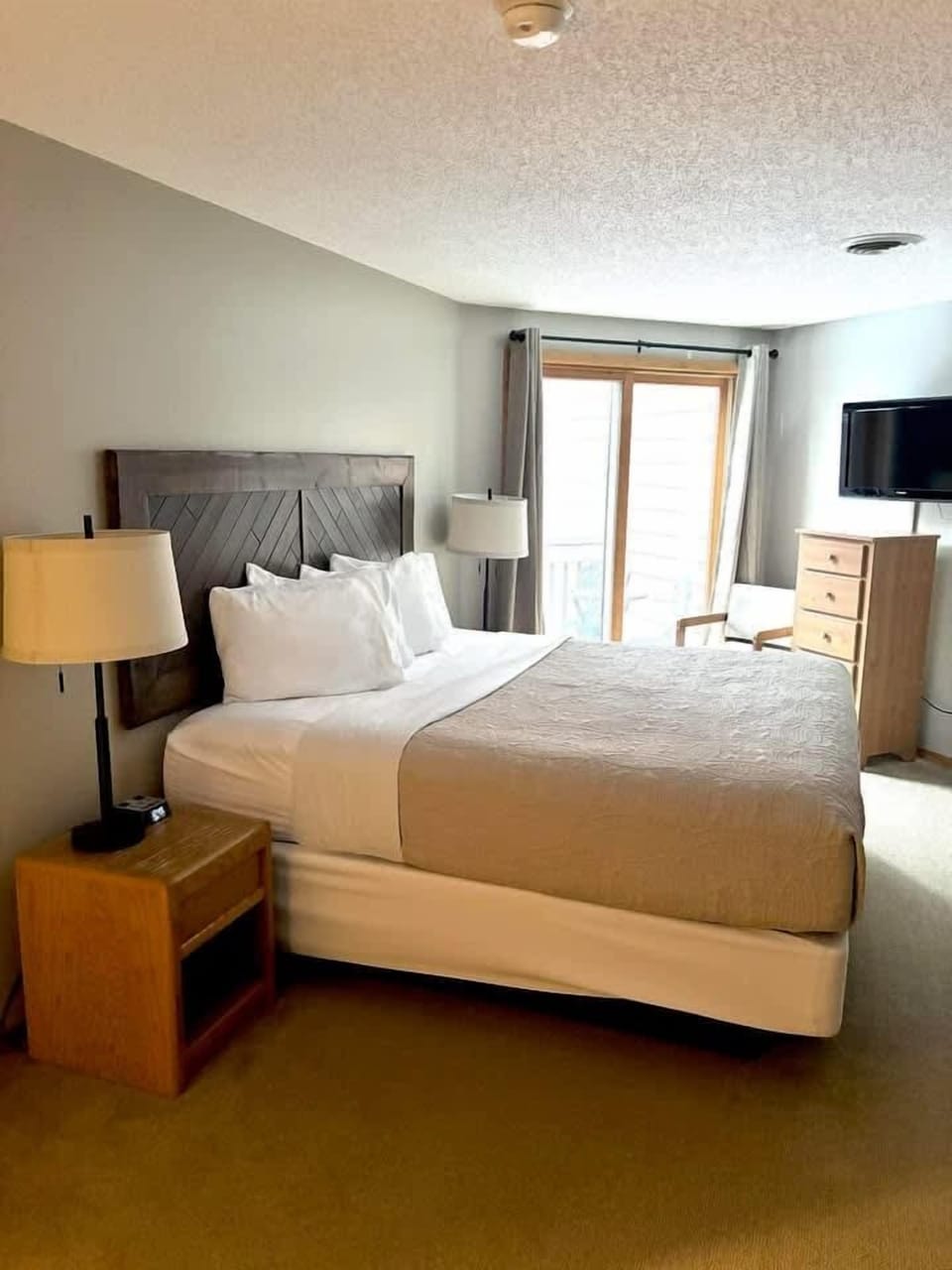 Condo, 1 King Bed with Sofa bed, Fireplace, Garden View (Pointe Unit 102) | 1 bedroom, individually decorated, individually furnished