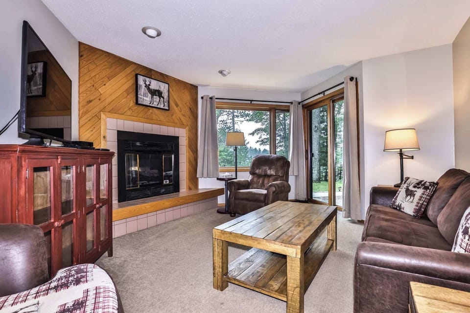 Condo, 1 King Bed with Sofa bed, Fireplace, Garden View (Pointe Unit 102) | Living area