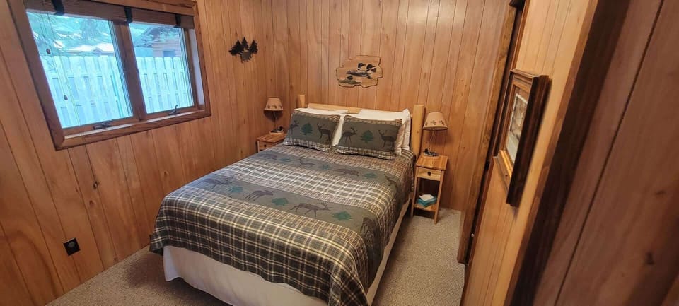 Nitschke's Resort Cabin #7 - Pet Friendly House in Minocqua