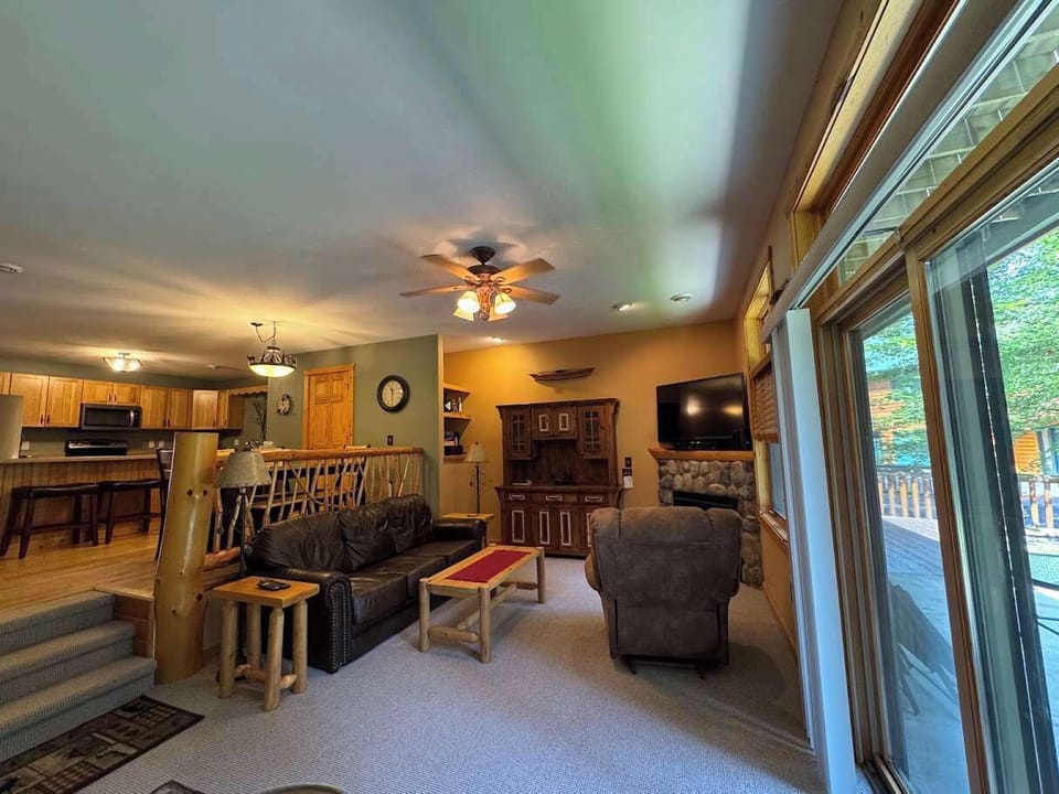 Townhome, Multiple Beds, Patio (Minocqua Lk Condo B7) | Living area