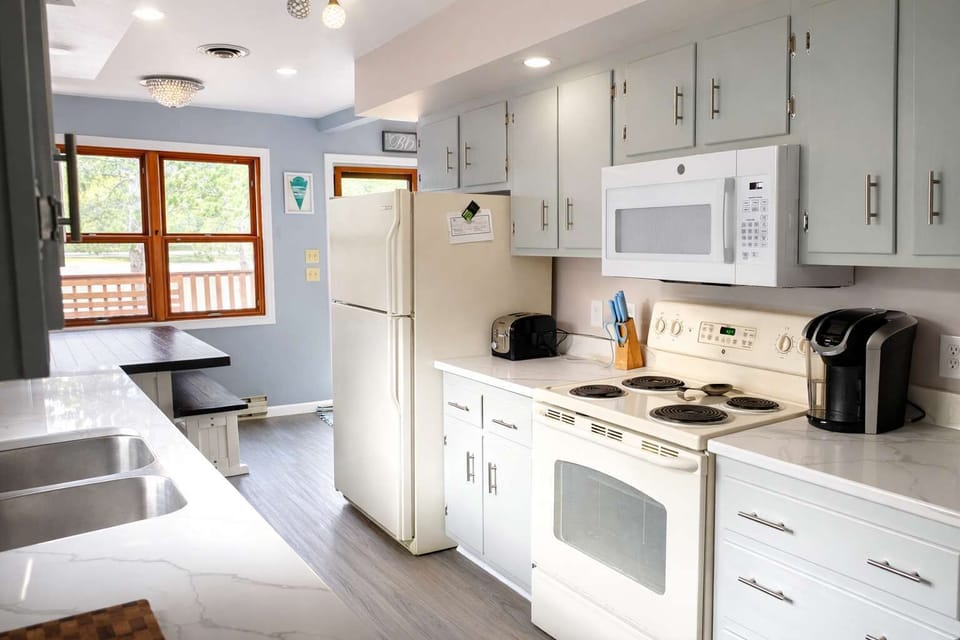 House, Multiple Beds, Patio (Lilly Pad Landing) | Private kitchen
