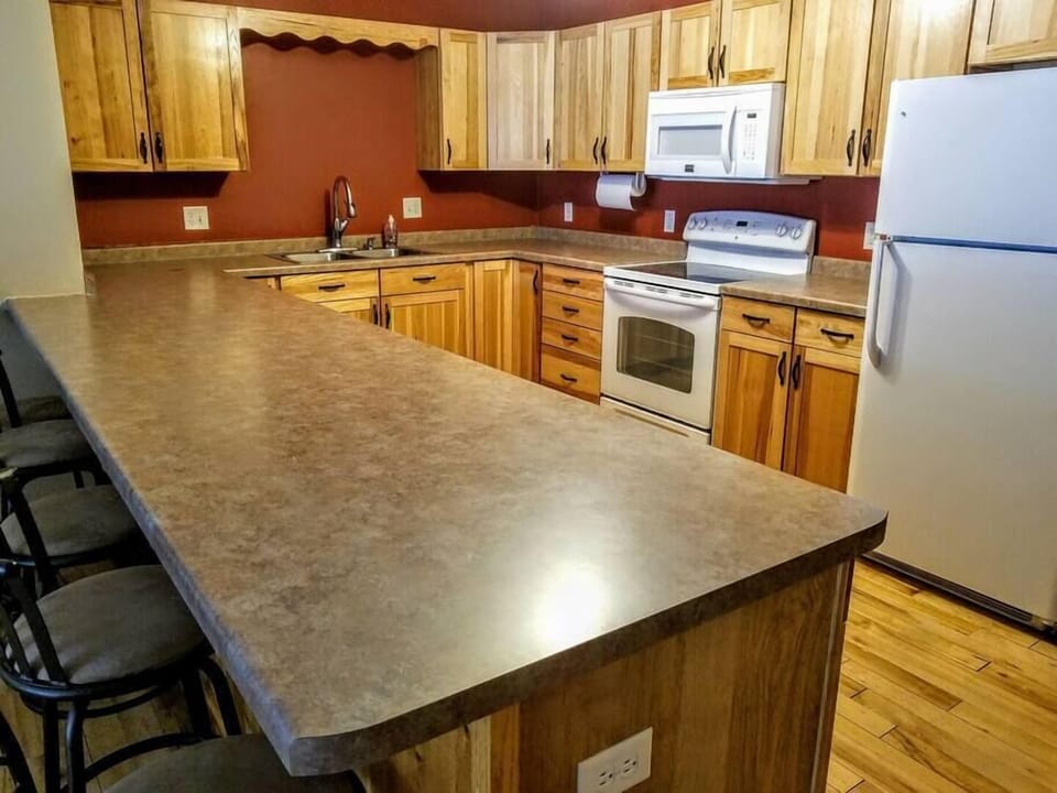 Condo, Multiple Beds, Patio, Garden View (Minocqua Lk Condo B10) | Private kitchen