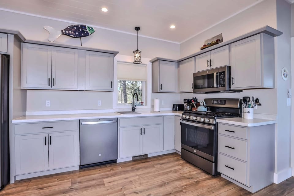 House, Multiple Beds, Patio (Shoreview Cottage) | Private kitchen