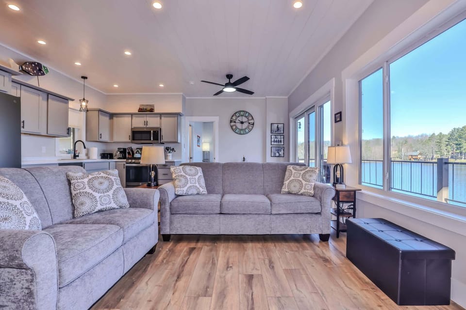 House, Multiple Beds, Patio (Shoreview Cottage) | Living area | Fireplace